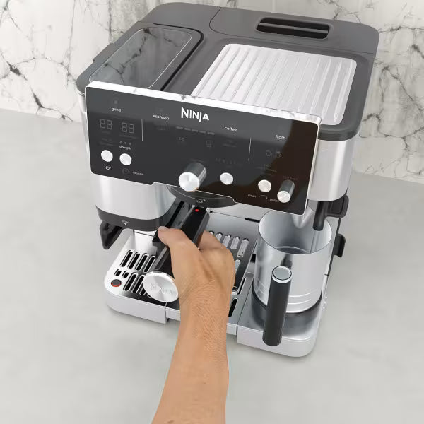 Pack Machine Espresso Ninja Luxe Café Essential avec solution détartrante et boite à marc
