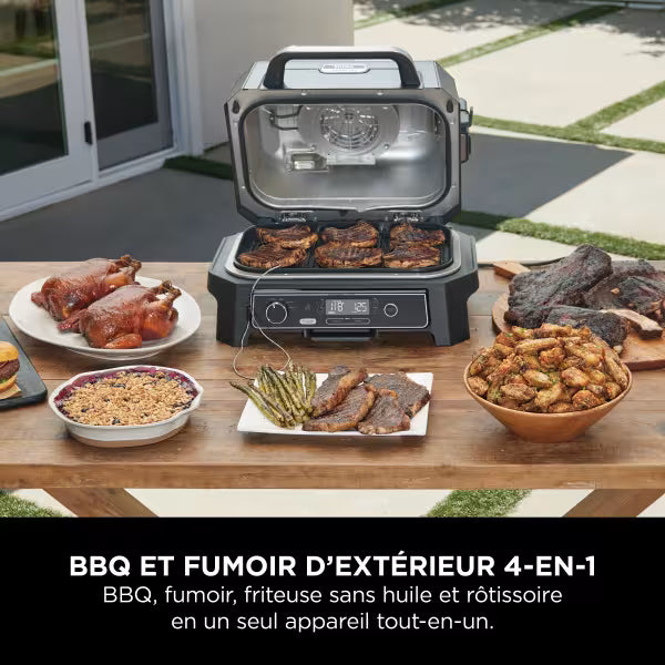 Barbecue électrique et fumoir Ninja Woodfire Pro XL avec thermosonde Smart Cook, support et housse
