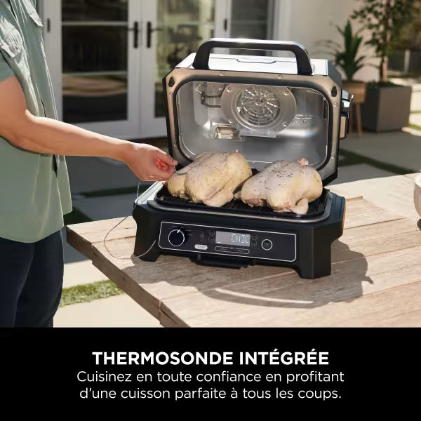Barbecue électrique et fumoir Ninja Woodfire Pro XL avec thermosonde Smart Cook, support et housse