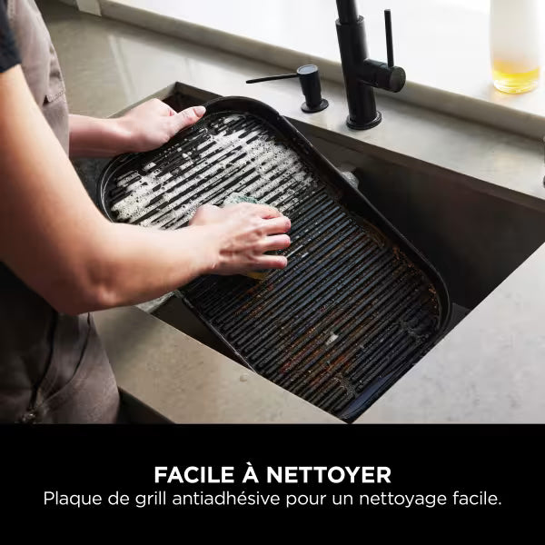 Barbecue électrique et fumoir Ninja Woodfire Pro XL avec thermosonde Smart Cook, support et housse